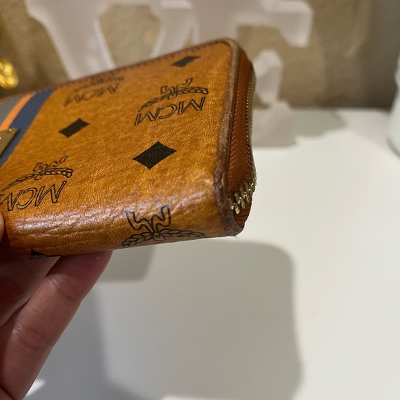 MCM COGNAC ZIPPERED WALLET - Picture 11 of 16